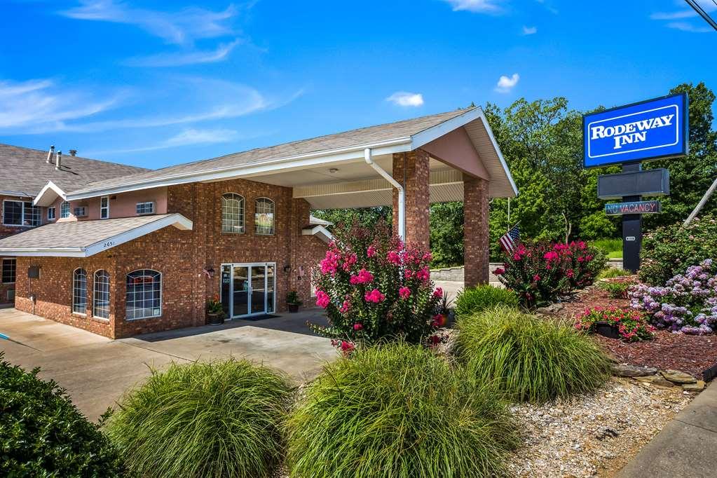 Rodeway Inn Branson, Brick House Exteriör bild