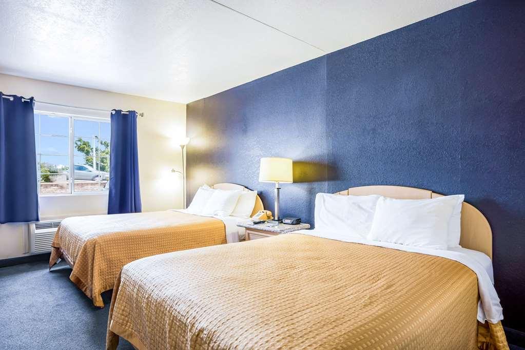 Rodeway Inn Branson, Brick House Rum bild