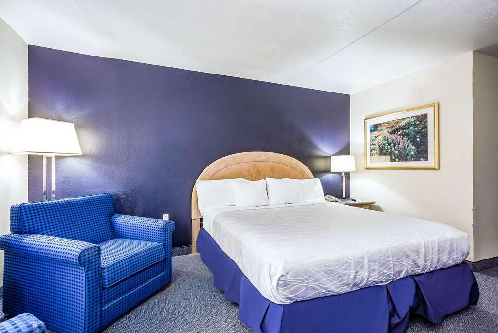 Rodeway Inn Branson, Brick House Rum bild