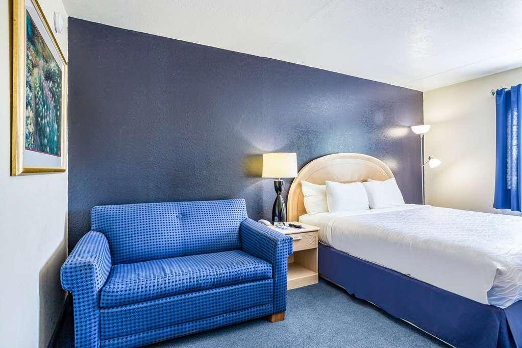 Rodeway Inn Branson, Brick House Rum bild