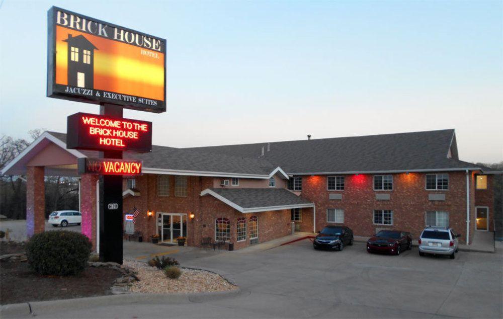 Rodeway Inn Branson, Brick House Exteriör bild